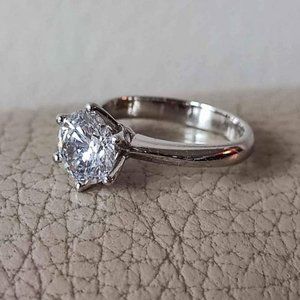 Beautiful ring cubic zirconia stone